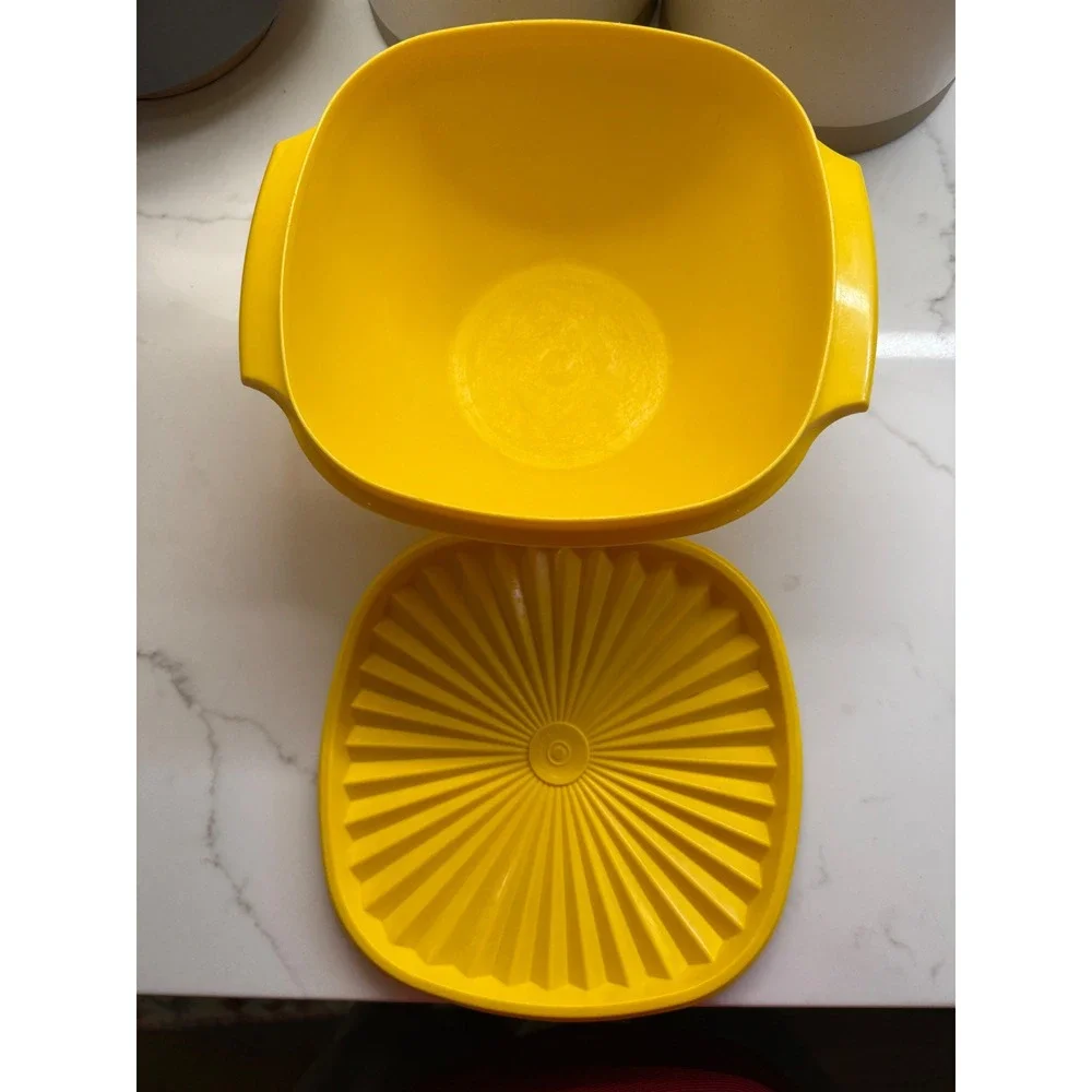 Vintage Tupperware Servalier Bowl Yellow Square‎ Lid 937-4 Mid-Century Modern